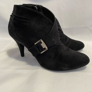 Kathy Van Zeeland Black Suede Buckle Booties Boots VZolga Women’s Size 8.5
